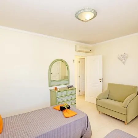Townhouse Moreton - Moradia Com Jacuzzi E Piscina -