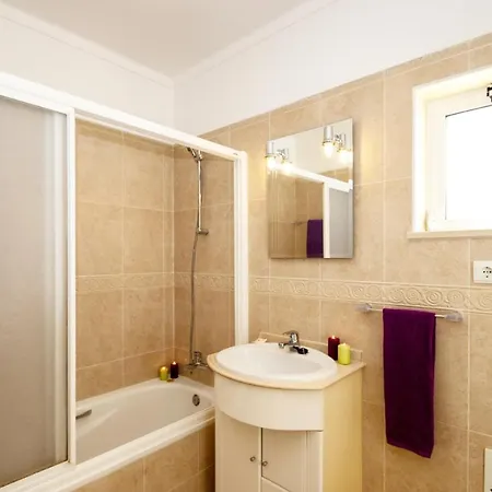 Дом отдыха Townhouse Moreton - Moradia Com Jacuzzi E Piscina -