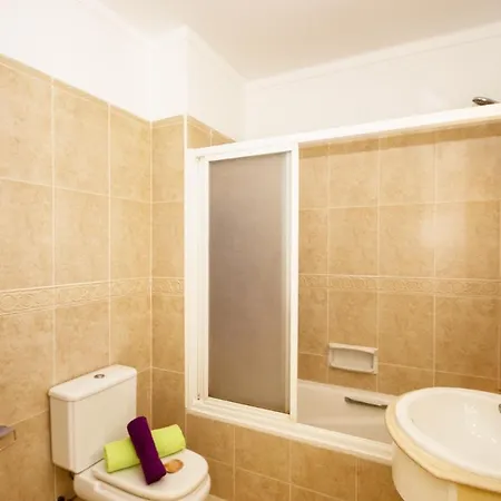 Townhouse Moreton - Moradia Com Jacuzzi E Piscina - *