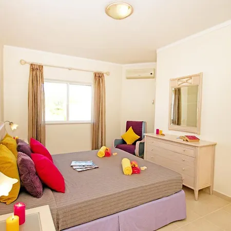 Townhouse Moreton - Moradia Com Jacuzzi E Piscina - Casa de Férias Portimão