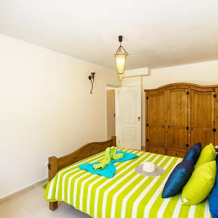 Casa de Férias Townhouse Moreton - Moradia Com Jacuzzi E Piscina - Portimão