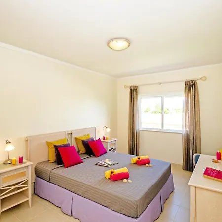 Townhouse Moreton - Moradia Com Jacuzzi E Piscina -